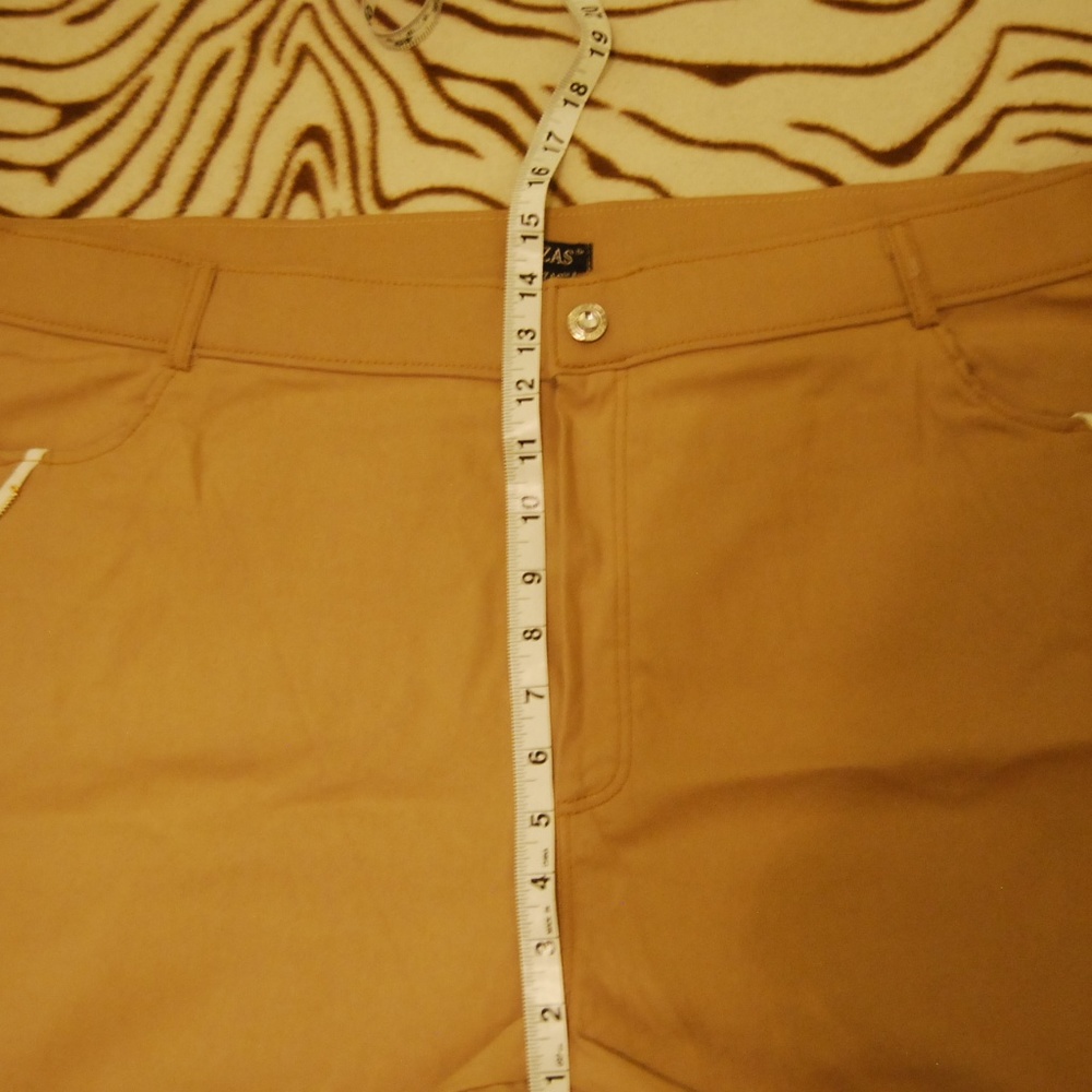 Tan Stretchy Shorts - Picture 5 of 5